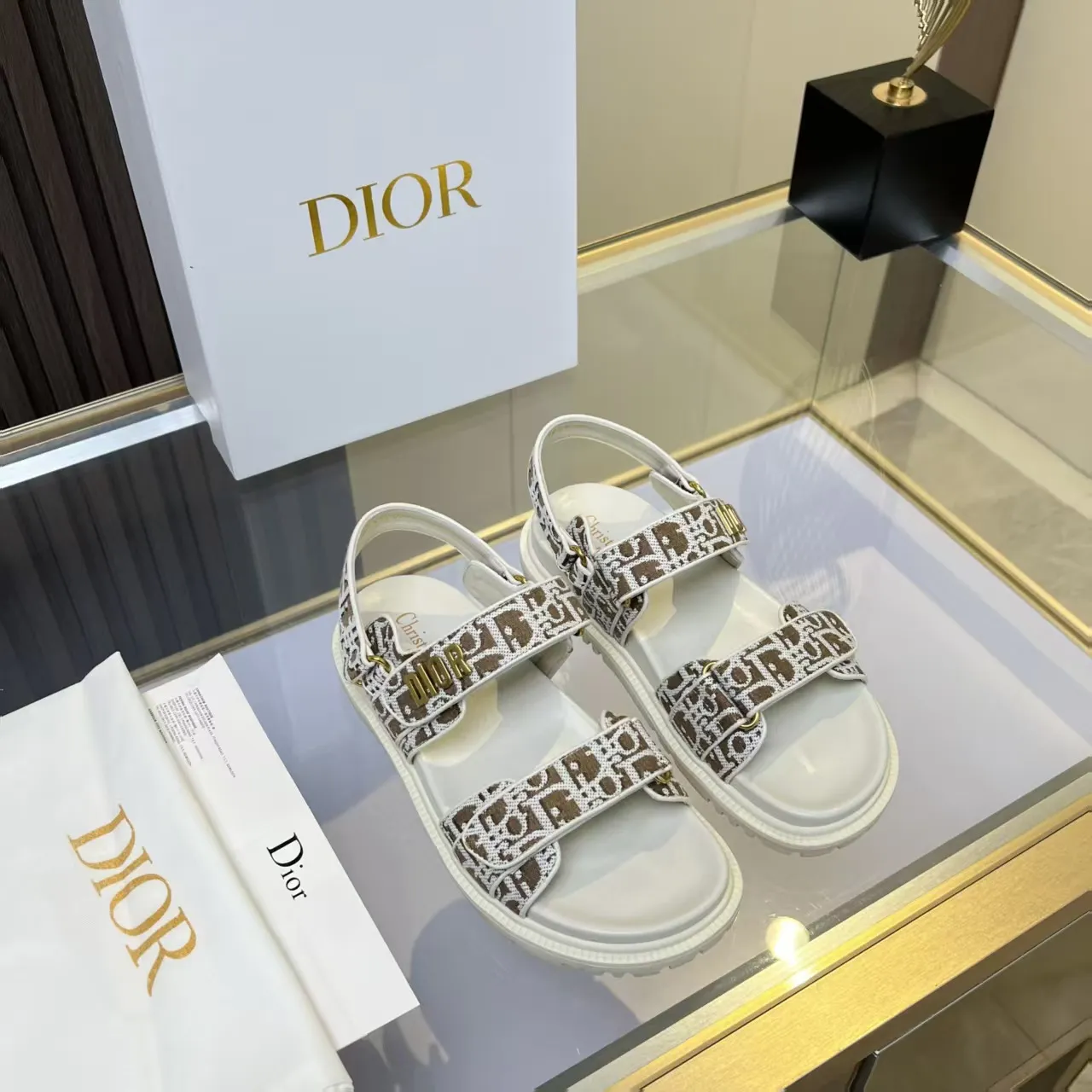 👟👟Ex-factory price 480👟👟 Dior classic popular sandals Step into the fashion territory of Dior slippers and encounter the ultimate fusion of elegance and comfort. The upper is engraved with the Christian Dior Paris logo using exquisite embroidery technology. The delicate stitching tells the brand's profound heritage and is fully recognizable.   Made of high-quality materials, it feels soft and fits your feet, as if it is a gentle care tailor-made for your feet. The sole is carefully designed and engraved with Christian Dior's lucky star symbol. It is not only a beautiful embellishment, but also provides reliable grip, making every step steady and secure.   It has a simple design and is easy to put on and take off. Whether it is a lazy weekend or a pleasant vacation, it can be easily adapted. Whether paired with casual shorts, casual jeans, or an elegant dress, Dior slippers can instantly enhance the overall style and show a casual fashion attitude.   Dior slippers, in the name of fashion, inject luxurious charm into your life and accompany you with every step you take with confidence and elegance. Material: Fine genuine cowhide upper, outsole, TPR, non-slip and wear-resistant, code number: 35-41 (42 customized)
